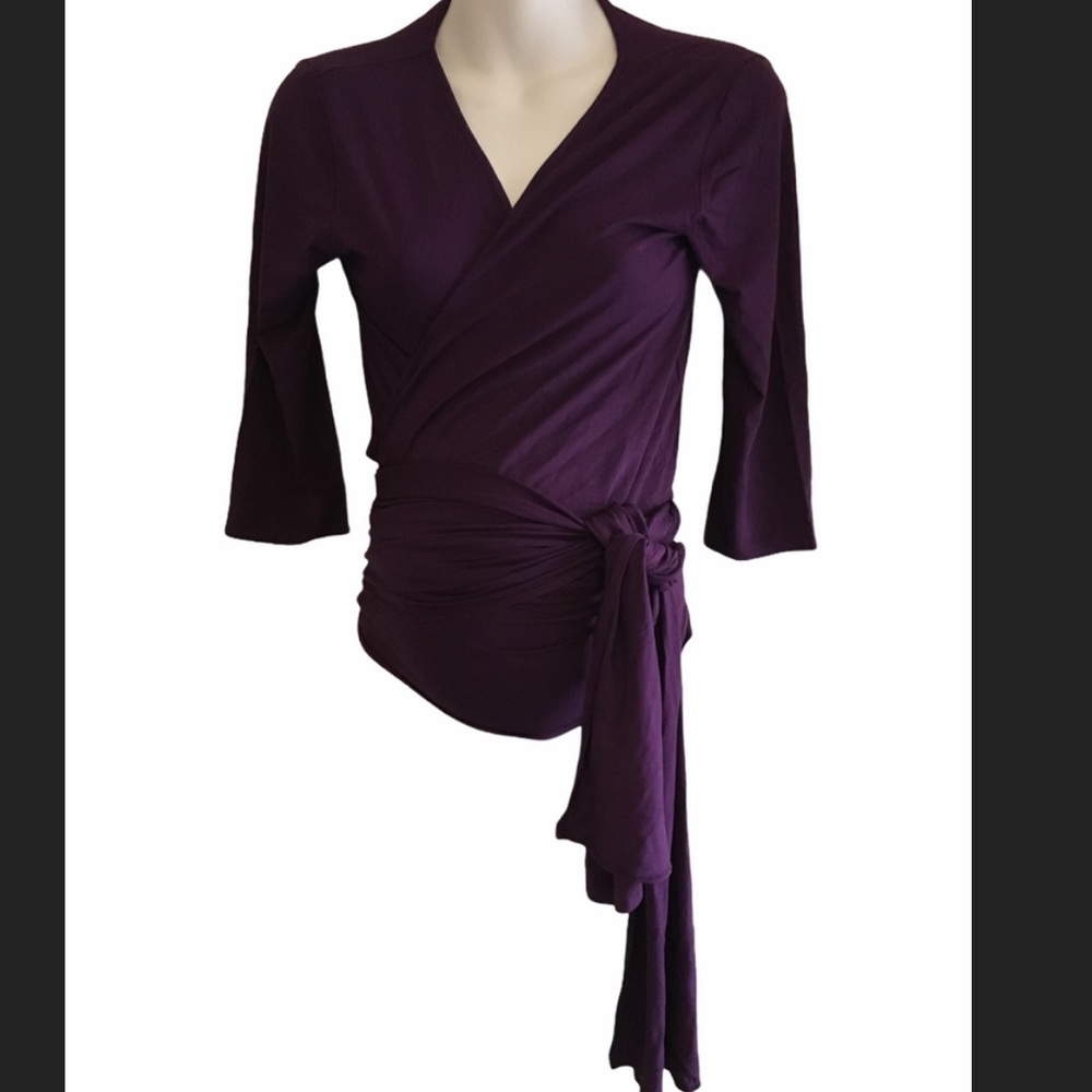 EUC. Isabella Oliver maternity/nursing jersey wrap top